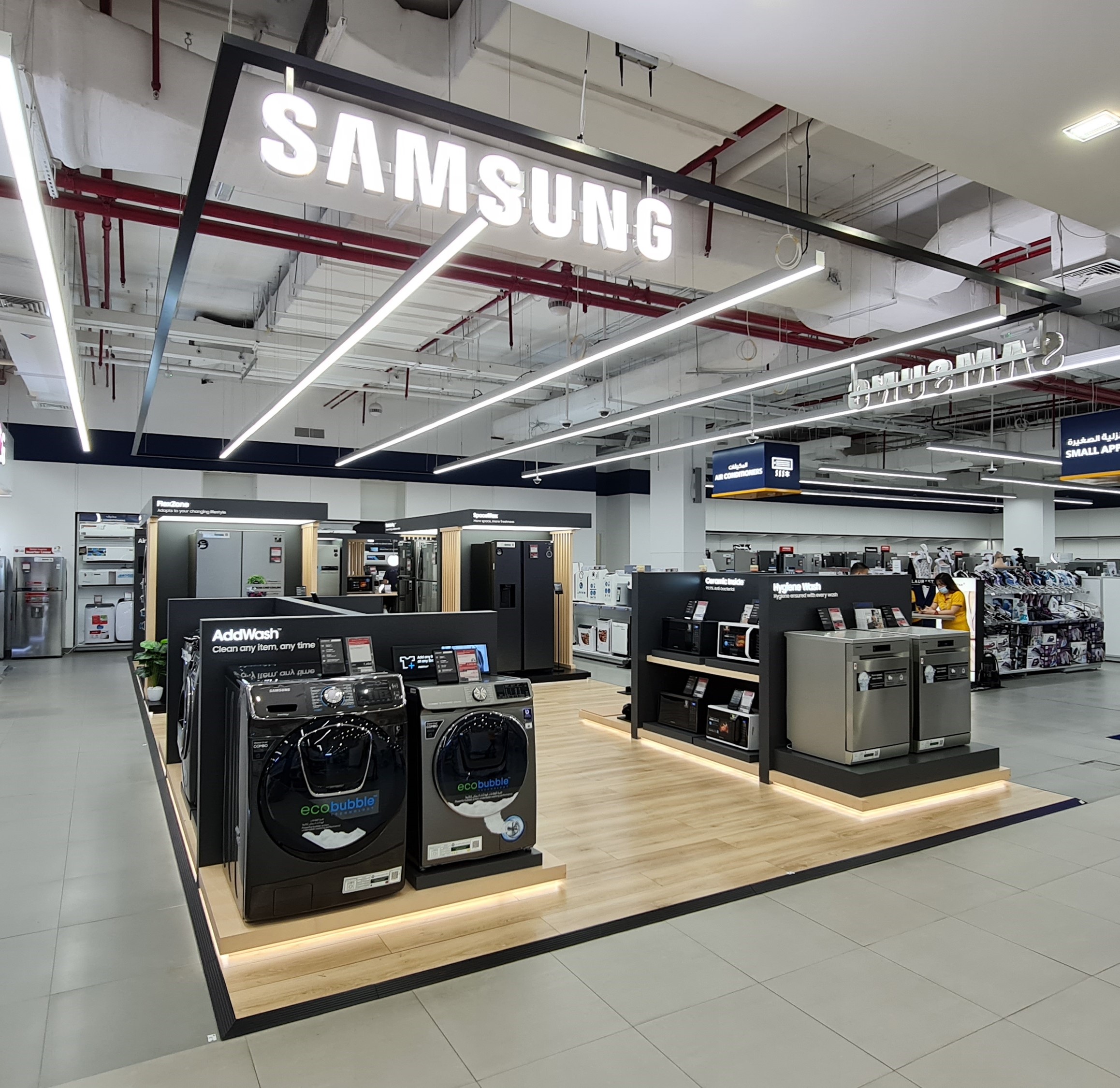 Samsung Unveils Largest Shop-In-Shop In The MENA Region